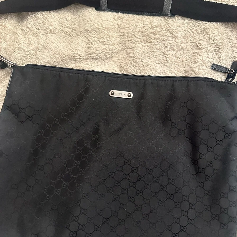 Gucci Black GG Canvas Messenger Laptop Bag – Authentic – Like New